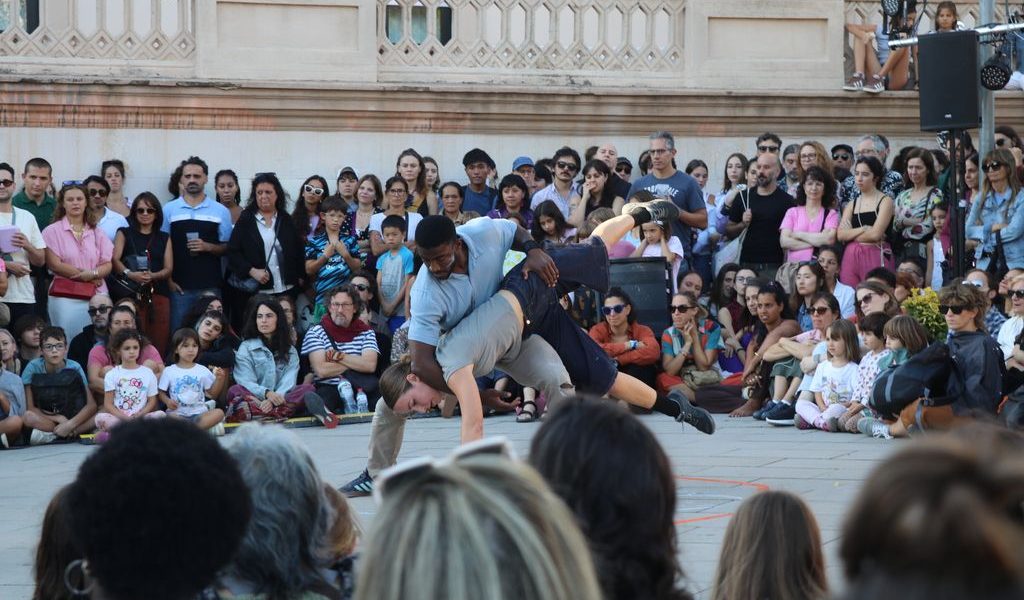 A male and female dancer perform outdoors in a crowd circle in Barcelona